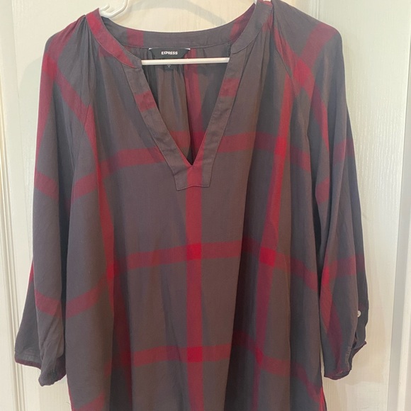Express Tops - Express women’s gray and maroon shirt